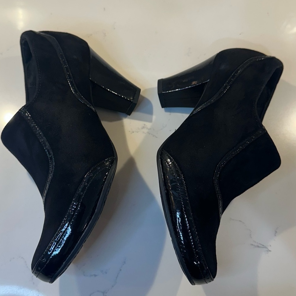 Clarks Artisan Black Suede and Patent Leather Heeled Shoes Classic Size 8 - Picture 3 of 14